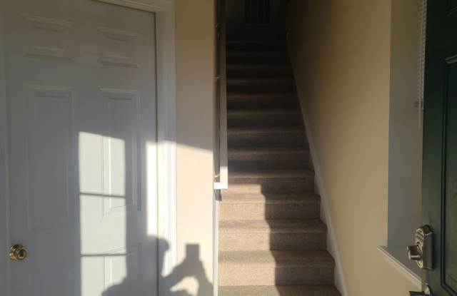 3 Bedroom 2 1/2 bath ** End Unit** Townhome for Rent in Waynesboro