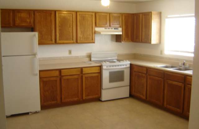 450 PALM Drive unit: 4