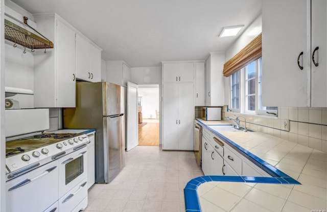 2007 Glenneyre Street