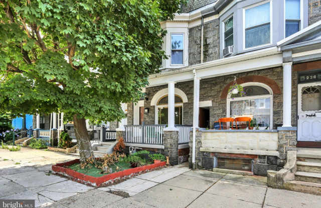 234 W DOUGLASS Street