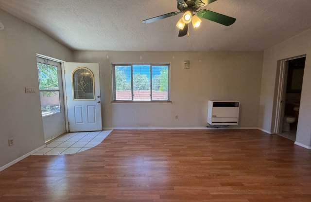 726 W. Manhattan Avenue Unit B - Studio Apartment