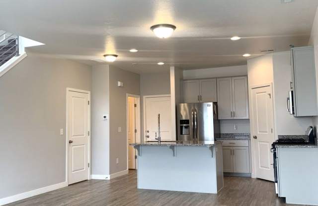 Photo of Move In  Get 2 Weeks Free! 3 Bed 2.5 Bath Townhome in West Haven