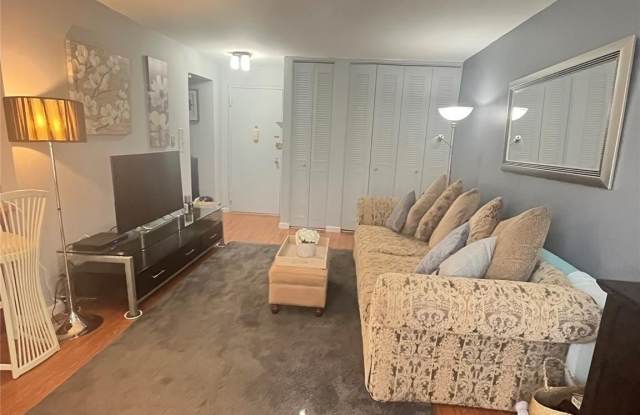 68-15 Selfridge Street