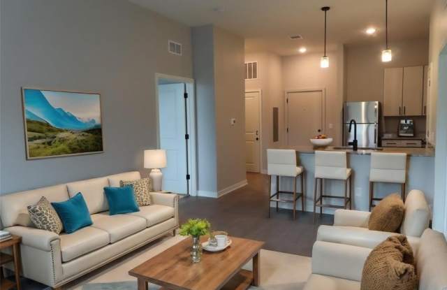 112 E Greenhill Lane