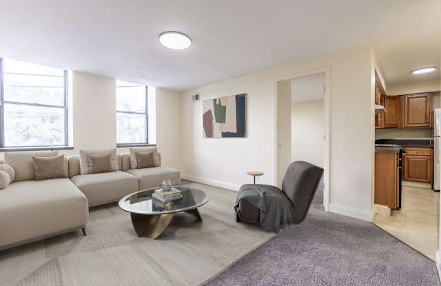 182 West Warrington Ave