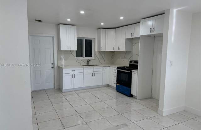 Photo of 732 SW 6th St