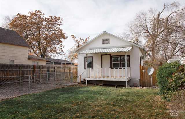 Photo of 717 NW 2nd St