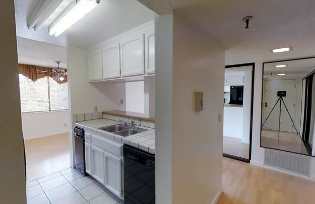 Photo of 1132 Carpentier St Apt 308