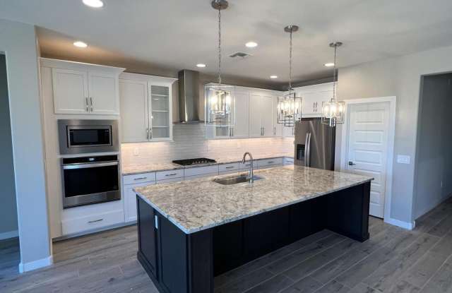 11652 N Village Vista Place