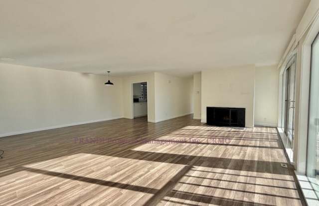 5221 Shelter Bay Ave