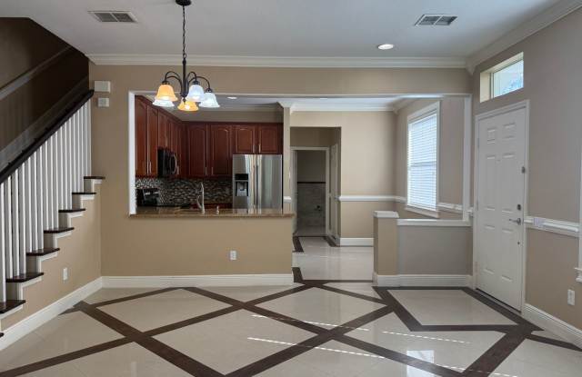 Available Now! Avalon Park Townhouse