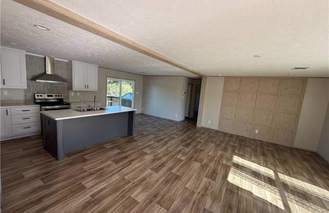 5469 W Grovepark Road