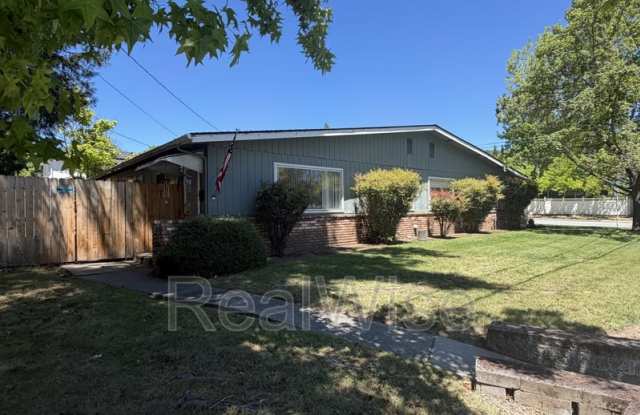 206 NW Savage St