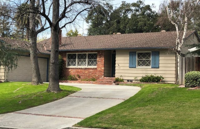 1949 Tondolea Lane - 1949 Tondolea Lane, La Cañada Flintridge, CA 91011