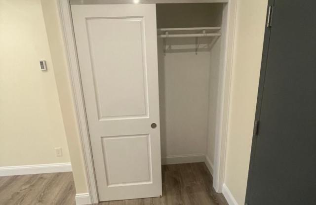 Huge updated studio the size of most 1 beds!!