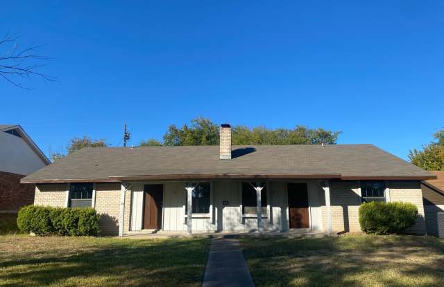 2 BEDROOM DUPLEX, LAWN CARE AND WATER INCLUDED