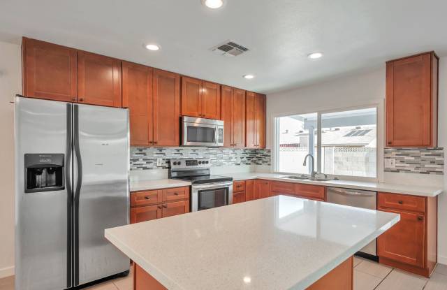 5 Bedroom, 3 Bath, Pool, Remodeled in 2018