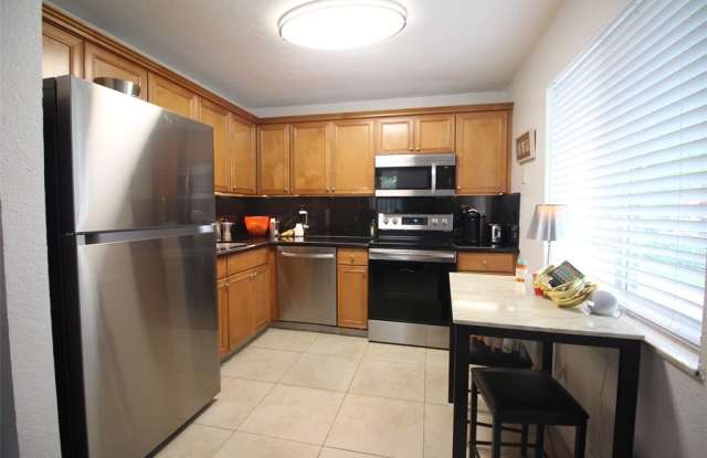 Photo of 820 NE 28th St