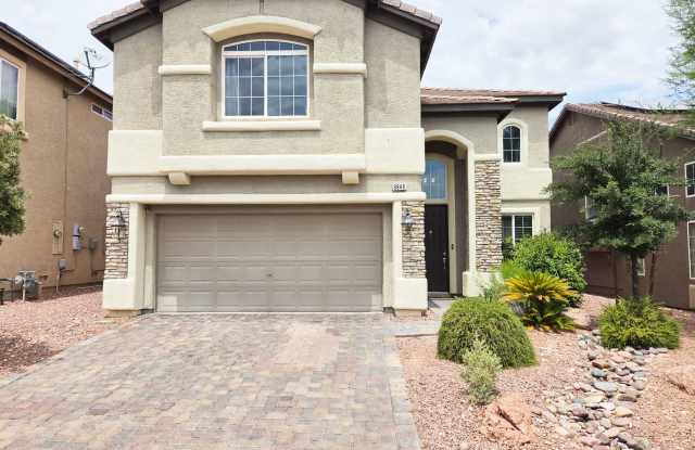 Spacious 3 Bed + Loft & Den with Soaring Ceilings