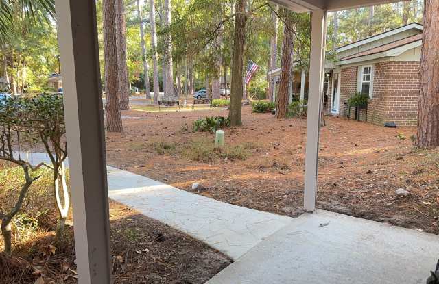 Cozy Two Bedroom Duplex on South End HHI