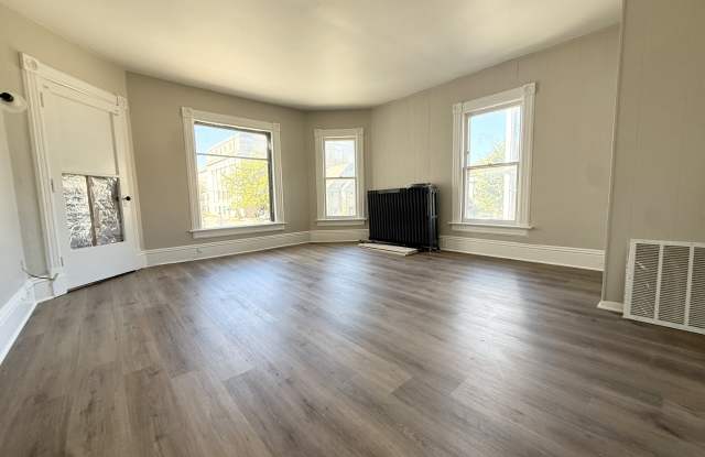 221 North Pinckney Street