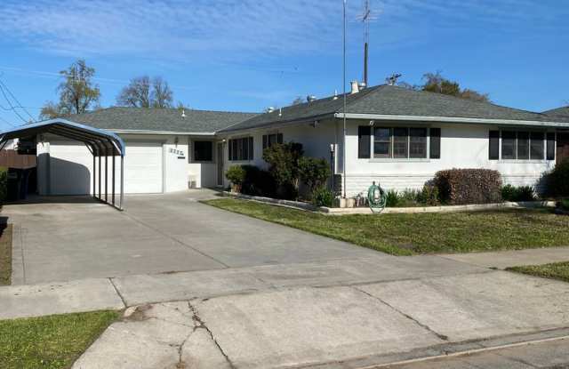 4 bedroom 2 bath North East Merced!