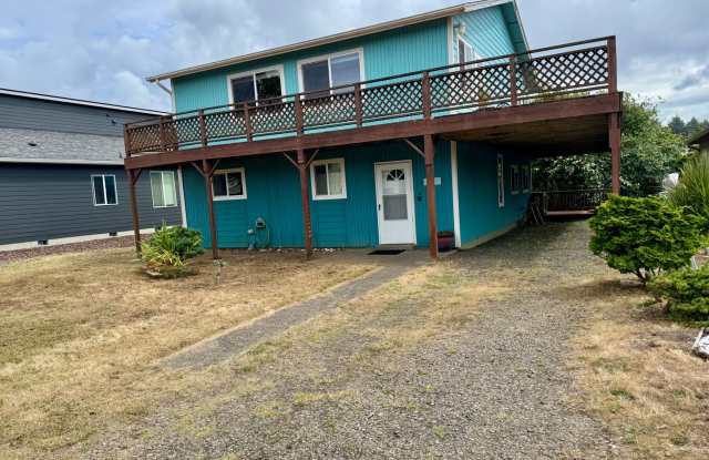 Ocean Park 2-Story Home, Deck with Views, Separate Living Spaces