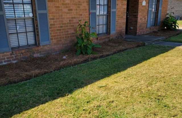 Photo of AVAILABLE NOW! Lawn Service is INCLUDED in Lease!