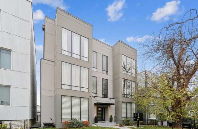 Photo of 517 Montana Avenue Northeast - 2