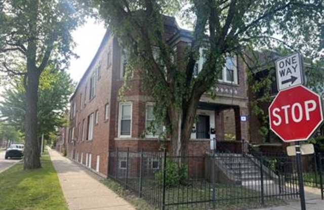 1006 West 77th Street, Unit 2