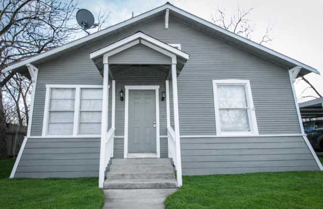 Convenient Home in Close Proximity to Downtown!