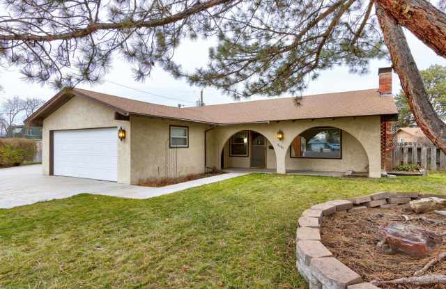 Charming Residence in a Prime Location 3bed/2bath - Shop Not Included