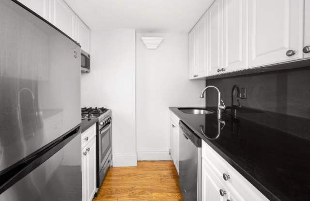 Photo of 39 W 54th St