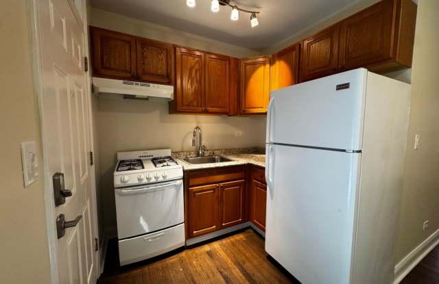 Photo of 1381 W Greenleaf Ave