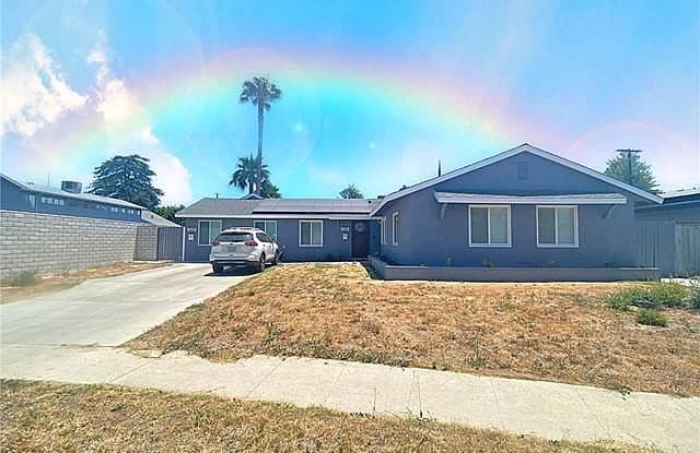 7528 Moorcroft Ave - 7528 Moorcroft Avenue, Los Angeles, CA 91303