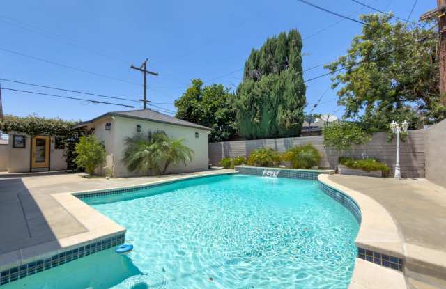 Resort Style 3Bed/3Bath in Northridge!