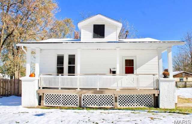 Photo of 115 S LAWN Avenue