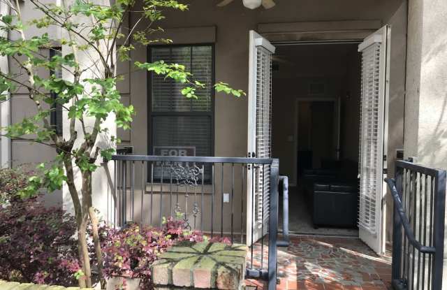 Saint Charles - Luxury 2 Bedroom, 2 Bathroom Condo