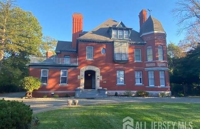 Photo of 527-533 W 8th Street