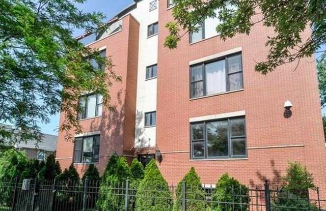 301 S LEAVITT Street unit: 4S