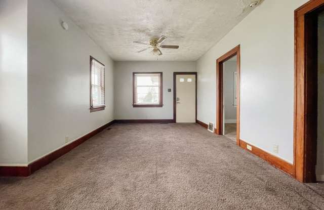For Rent: 1317 W Memorial Dr! Pet Friendly 2 Bedroom 1 Bath in the heart of Downtown Muncie!