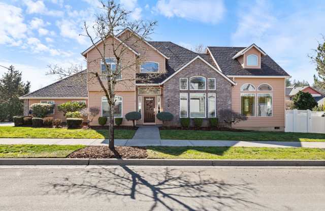 Stunning SE Gresham Home w/ Huge Bonus Room!