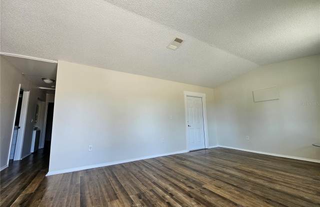 1600 MEADOWLARK LANE