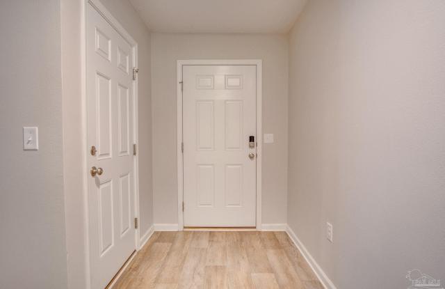 7818 Lakeside Oaks Dr