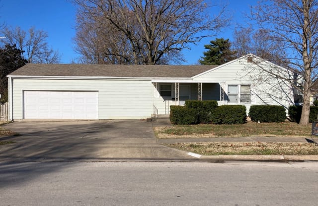 1561 S Pickwick - 1561 S Pickwick Ave, Springfield, MO 65804