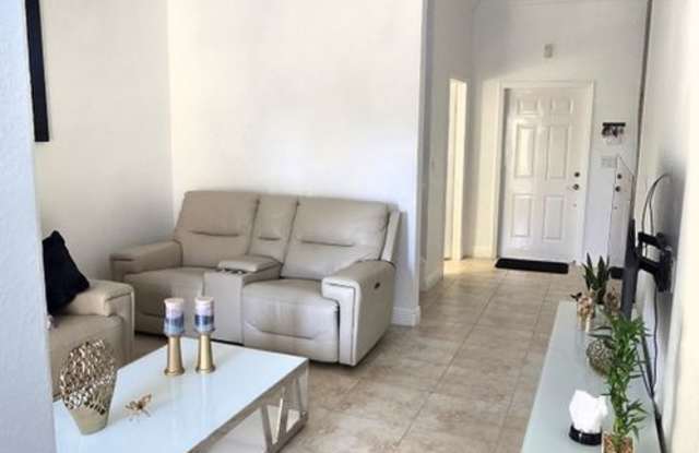 Spacious 3BR House in Homestead