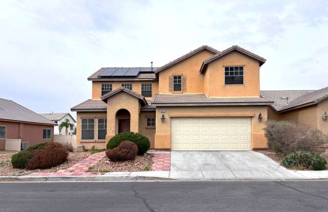 2-story home with a Beautiful Sparkling Pool! Great floor plan!