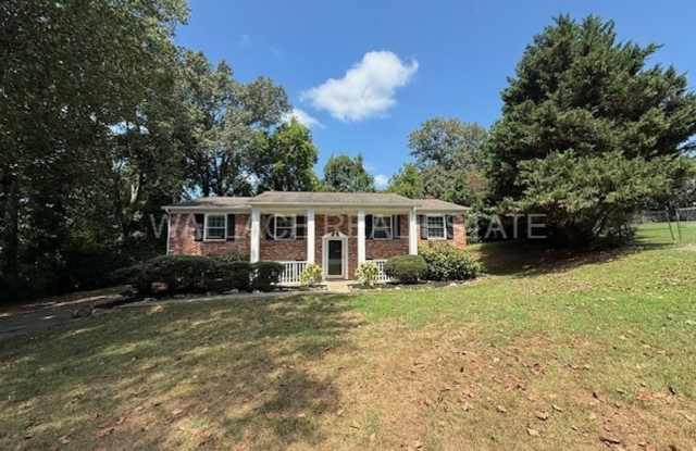 UPDATED 4 BEDROOM IN CRESTWOOD HILLS IN W. KNOXVILLE