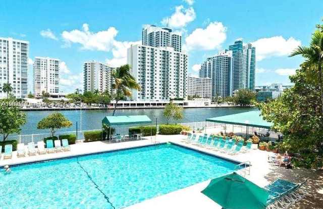 800 Parkview Dr Unit 211