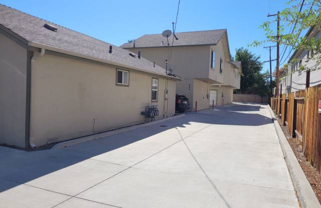 Little Apt. 2 bed, 1 bath and 2 car private garage